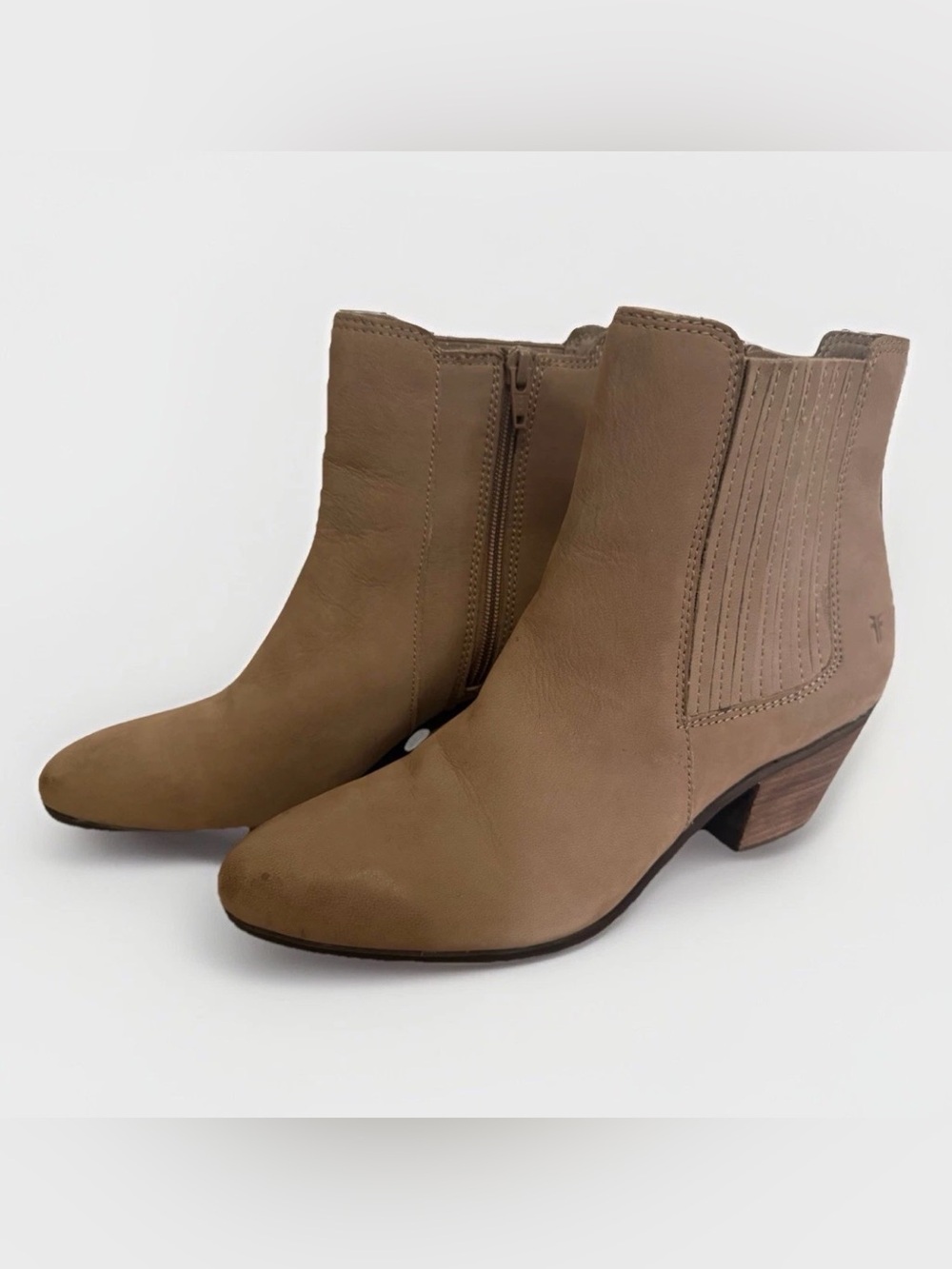 Frye Sandra Chelsea Boots Women’s 9.5 Tan Block Heel Western Suede Leather